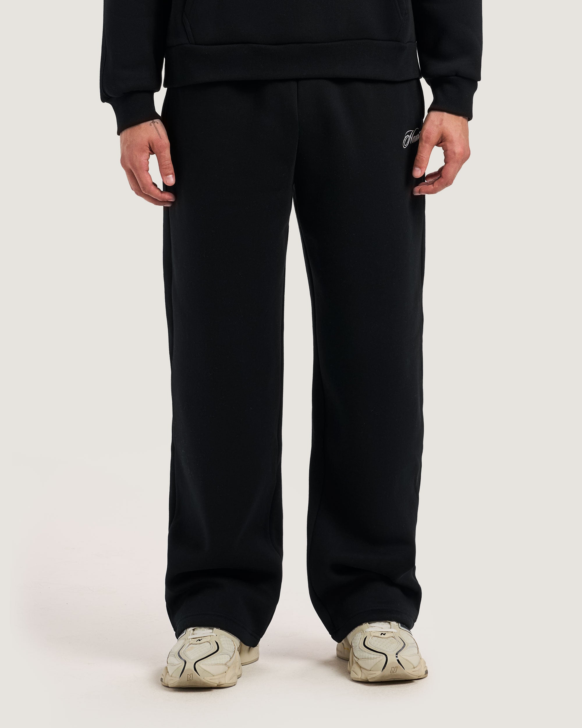 #color_black #model_A